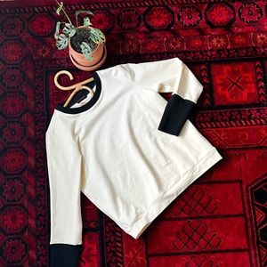 Crewneck sweater stretchy